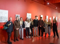 Žmonės KTU architektūros magistrų baigiamųjų darbų parodoje prekybos centre